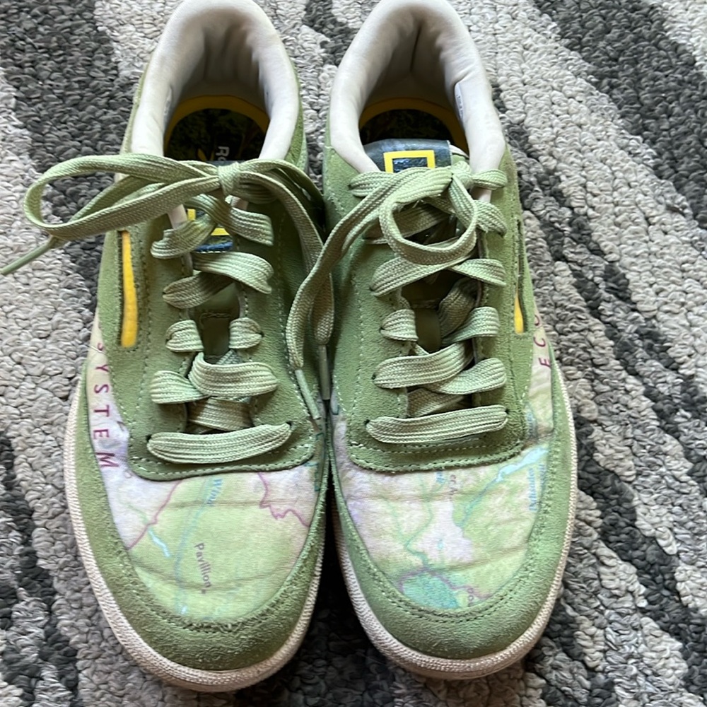 Reebok kids 6.5 sneakers excellent condition